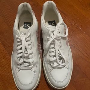 VEJA V-12 Leather Baby Pink EU 40 US 9